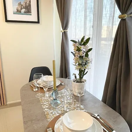 New Modern In Center Metro 7&14 Maison Blanche Apartment